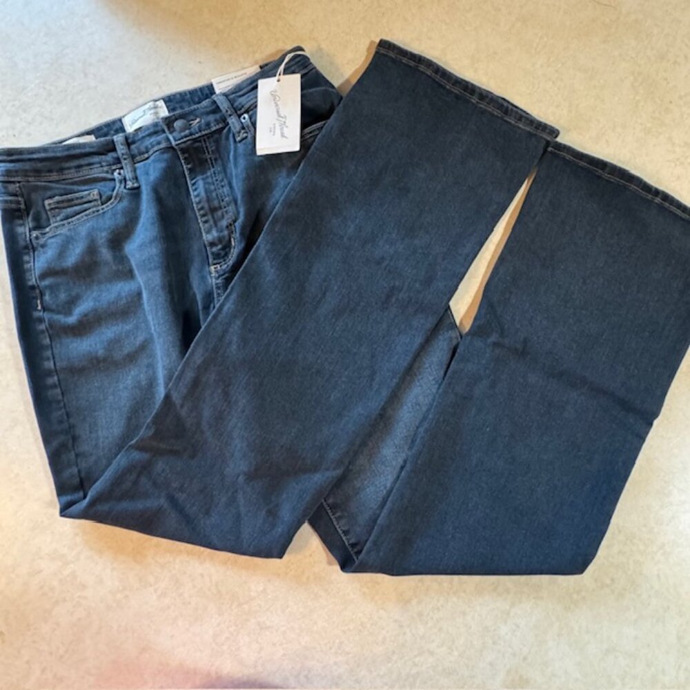 NWT Universal Thread High-Rise Bootcut Jeans 8 / 31